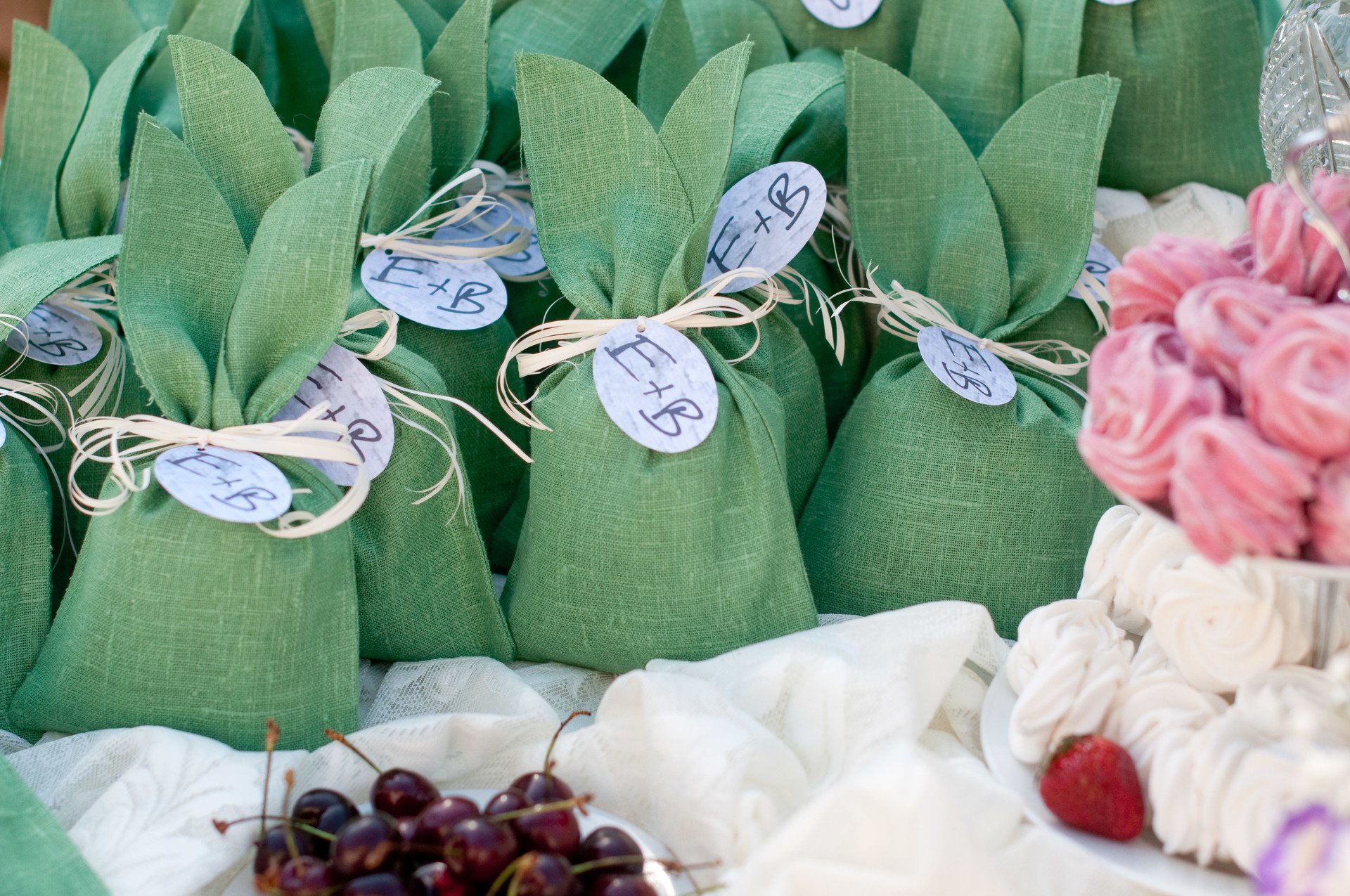 Свадебные сувениры и подарки для гостей: стоит ли их делать и какие?. Фото 14 Свадебные сувениры и подарки для гостей: стоит ли их делать и какие?. Фото 14