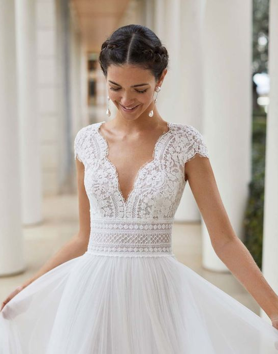 Какие платья подходят невестам с небольшим бюстом?. Фото 3 Какие платья подходят невестам с небольшим бюстом?. Фото 3